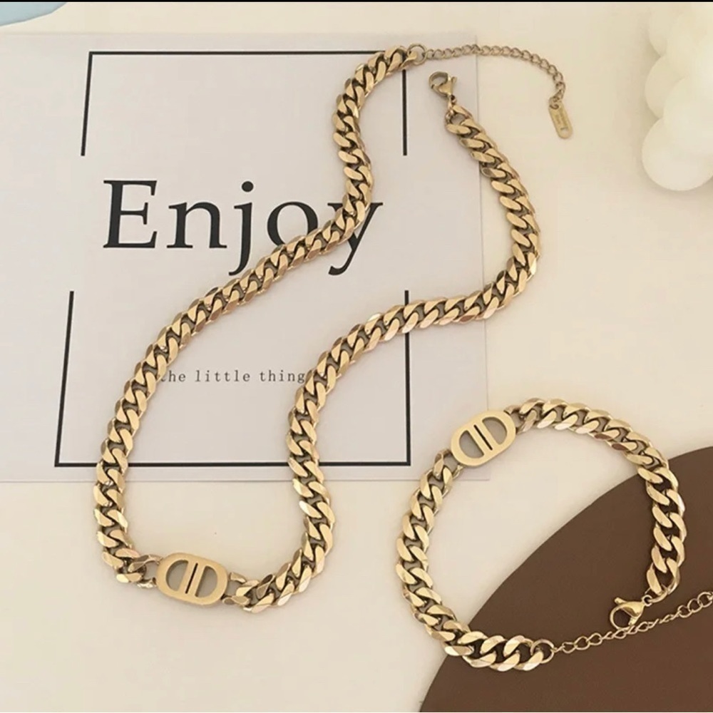 18K Gold Pig Nose Designer Necklace and Bracelet Set “Veronica Set” Curb Chain